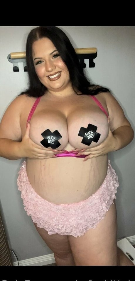 busty mom onlyfans erotic pic