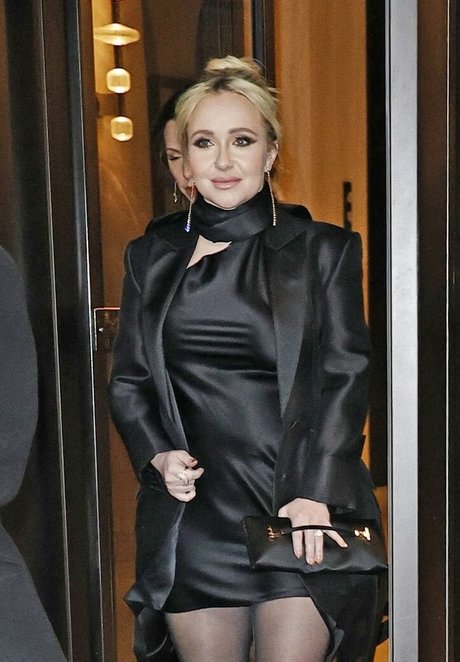 18 asian onlyfans hot nude photo