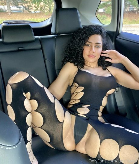 iam nailah naked model photos