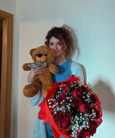 Chloe Lockley star photos