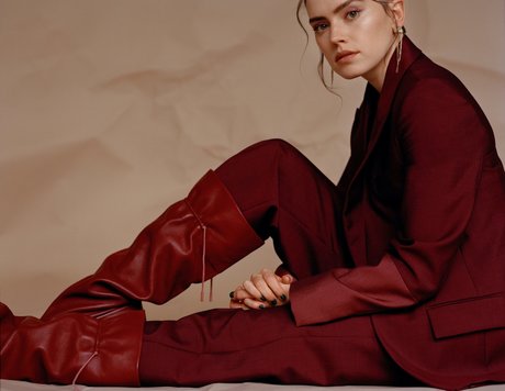 Daisy Ridley sexy actress photo