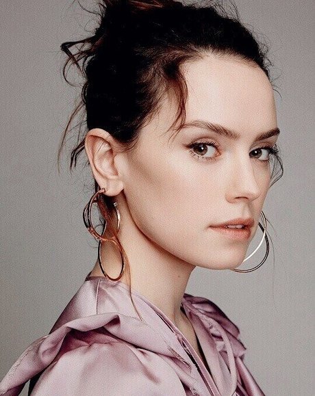 Daisy Ridley model hd images