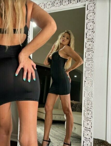 blondellie pornstar nude archive