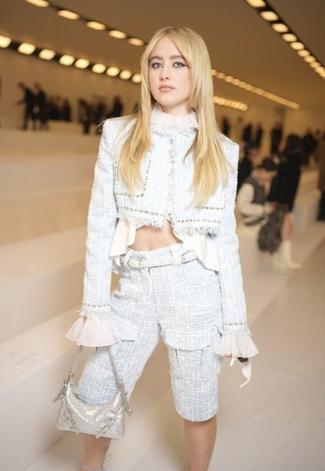 shemale handjob onlyfans beautiful image