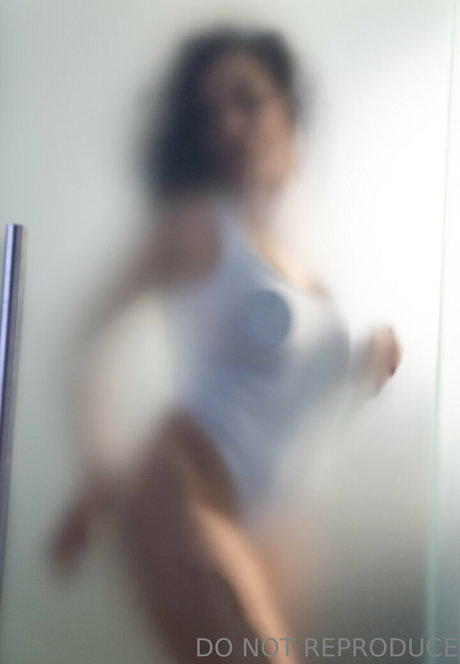 hi candida beautiful model picture