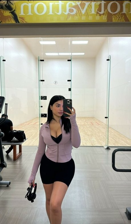 Alishbasheikh naked model image