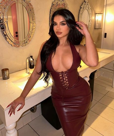 Alishbasheikh model nudes gallery