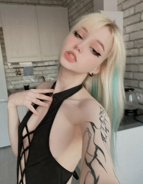 skinny white girl onlyfans beautiful naked pics