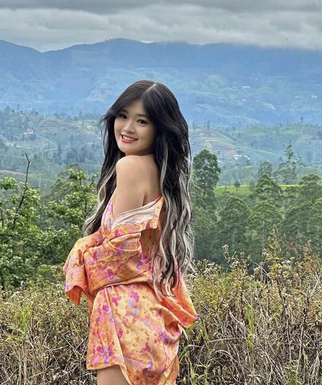 Kika Kim model hot image