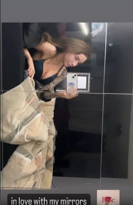 Alliury erotic model photos