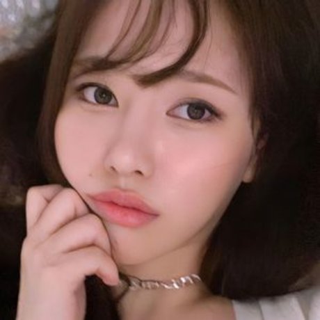 Ploo model high quality images