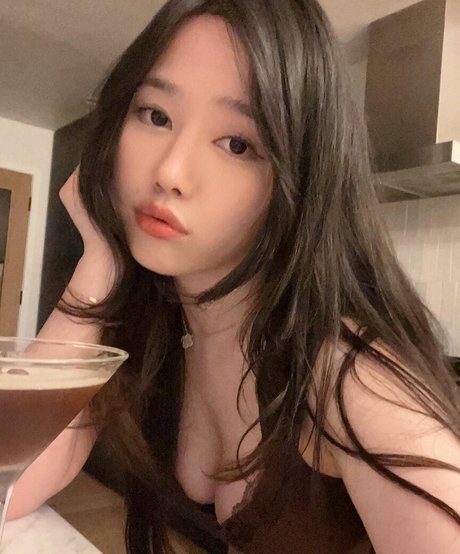 Ploo model pornographic image