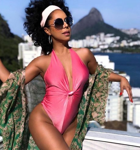 Valeria Valenssa pornstar pretty archive