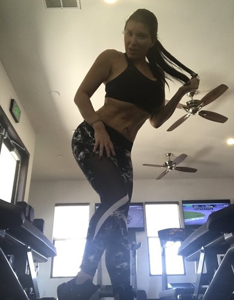 Romi Rain pornstar top img