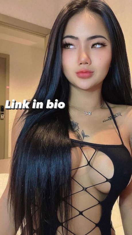 Praew Phatcharin model naked archive