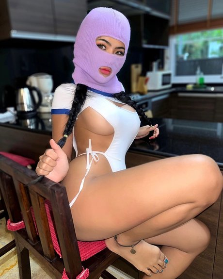 Praew Phatcharin nude star pics