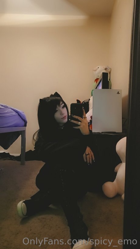 Spicyemo art model images