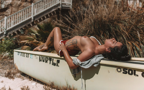 Reed Suicide star hot pictures