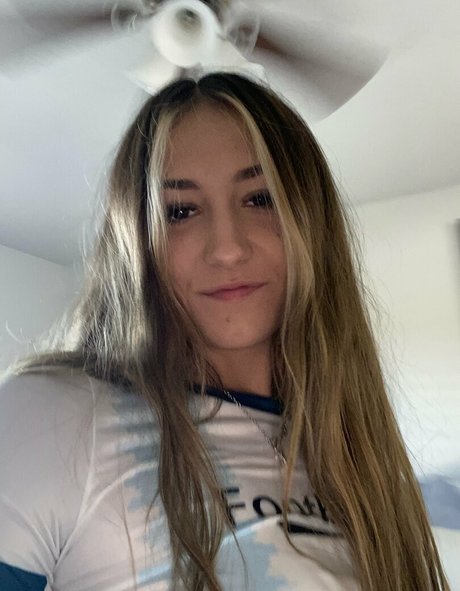 hairy pregnant onlyfans nude image