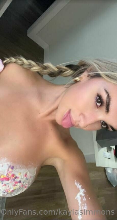 Kayla Simmons nude model gallery