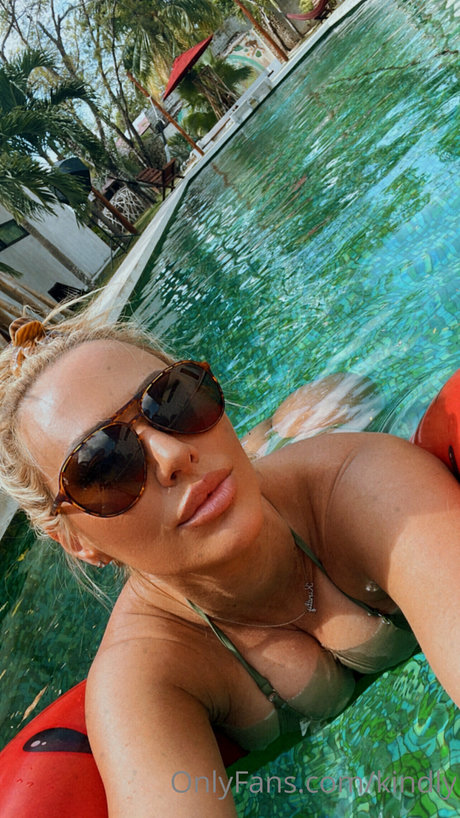 lesbian fingering onlyfans free nude photos