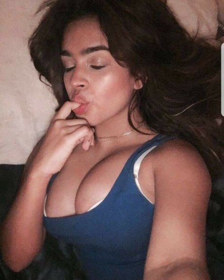 Betsy Martinez sexy model photo