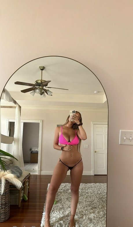 Niykee Heaton model hd img