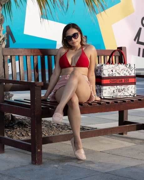 Ash S naked star img