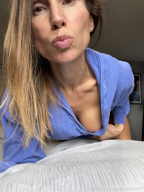 No Face Mom pornographic model pictures