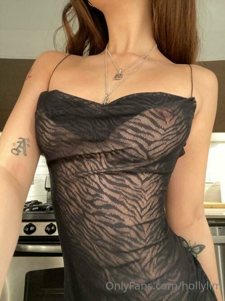 Holly Lim star hot pic