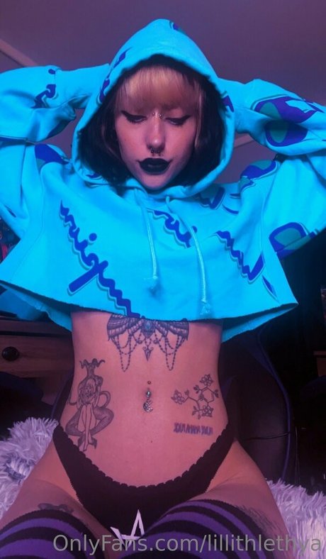 lesbian fingering onlyfans free picture