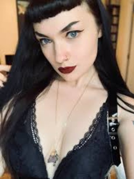 Countess Jezebeth model naked images