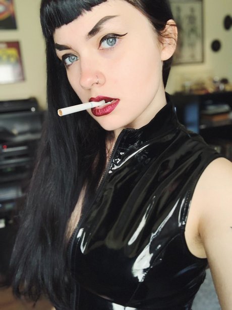 Countess Jezebeth model nice pics