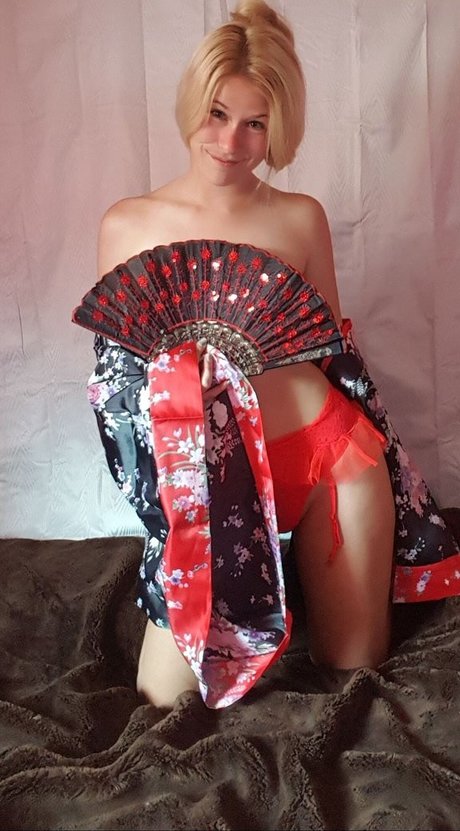 cloverarley sexy actress pics