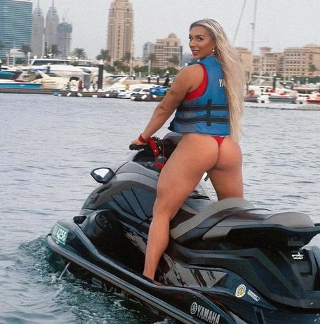 latina shemale onlyfans free nude pic