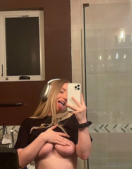 Skyiiah model high quality galleries