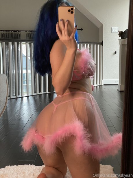 Skyiiah star hot image