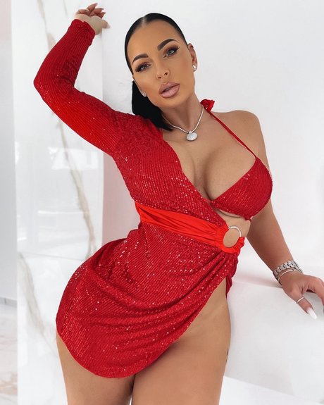 cougars onlyfans pornographic images