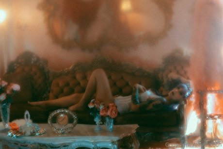 Arryn Zech model nude photos