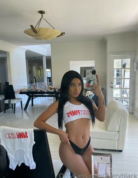 blonde shemale onlyfans sexy nudes pic