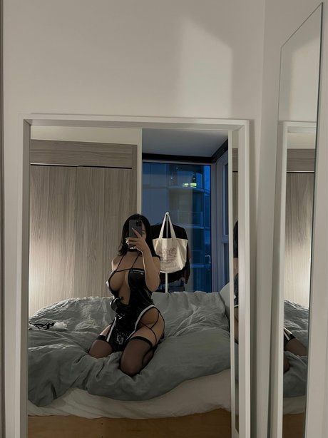 Yeonaxo model adult image