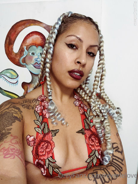 Reverie love erotic model img