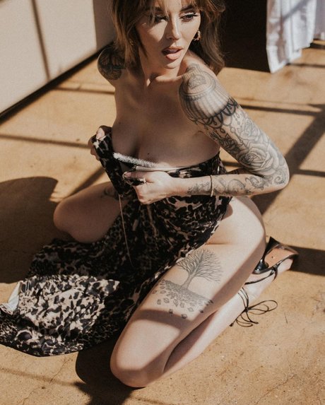 Alysha Nett sex model pics