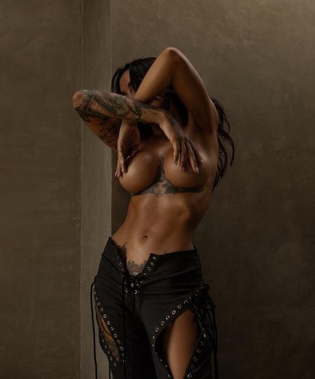 ebony squirt onlyfans nude picture