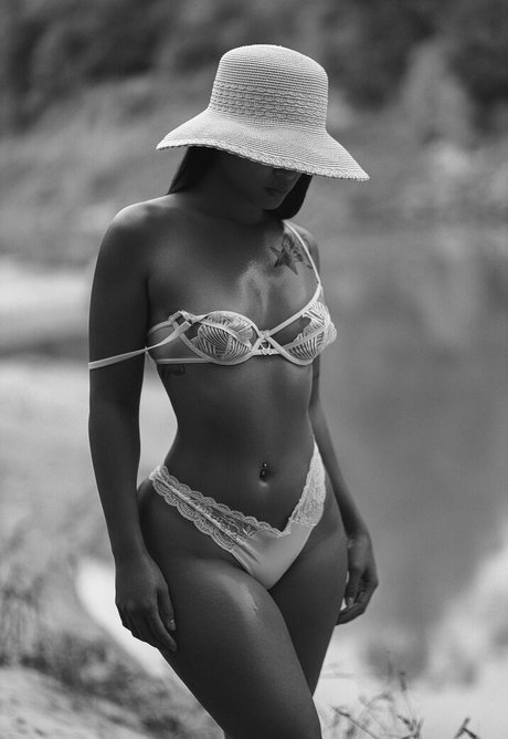 big dick shemale onlyfans hot nude gallery