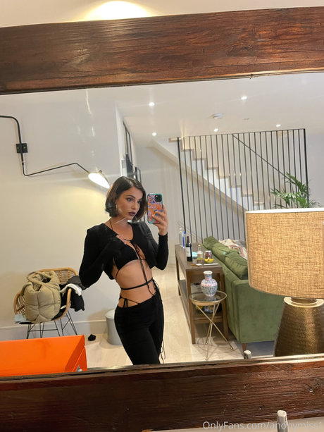 anonymiss1 star nude photo