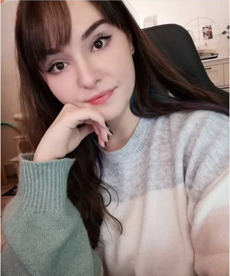 Lunateac model erotic images