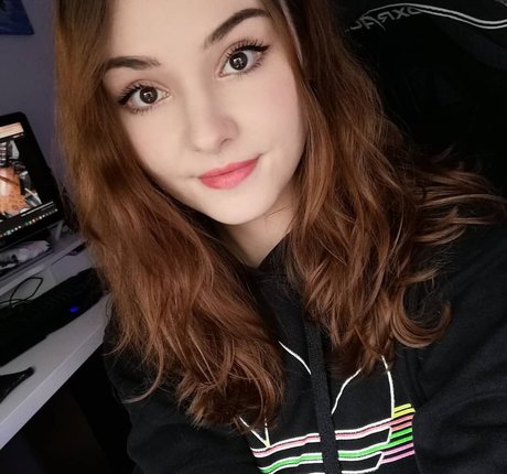 Lunateac free model photos