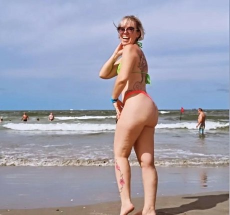 Vanessa Carazzo naked model archive