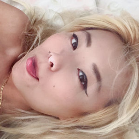 Raina Huang naked model img